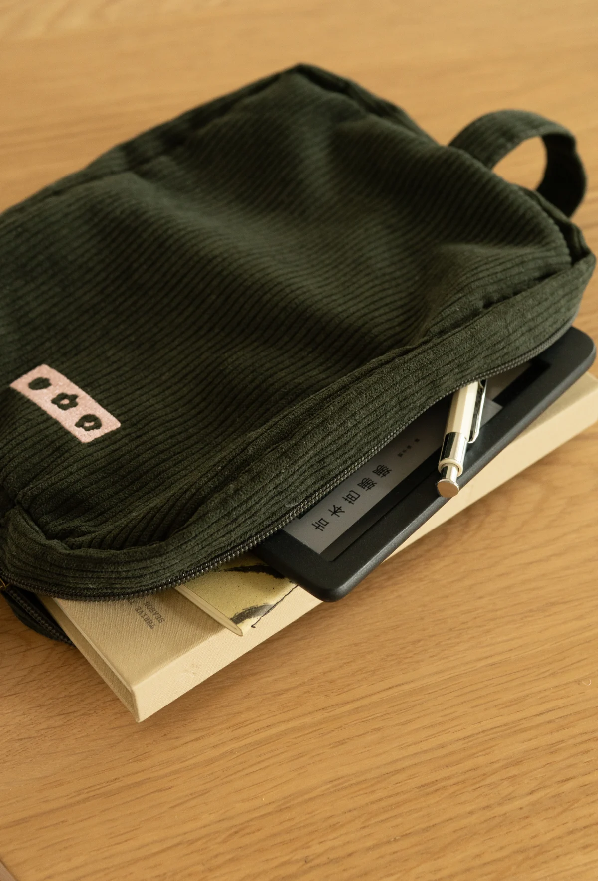 Pouch Black 04